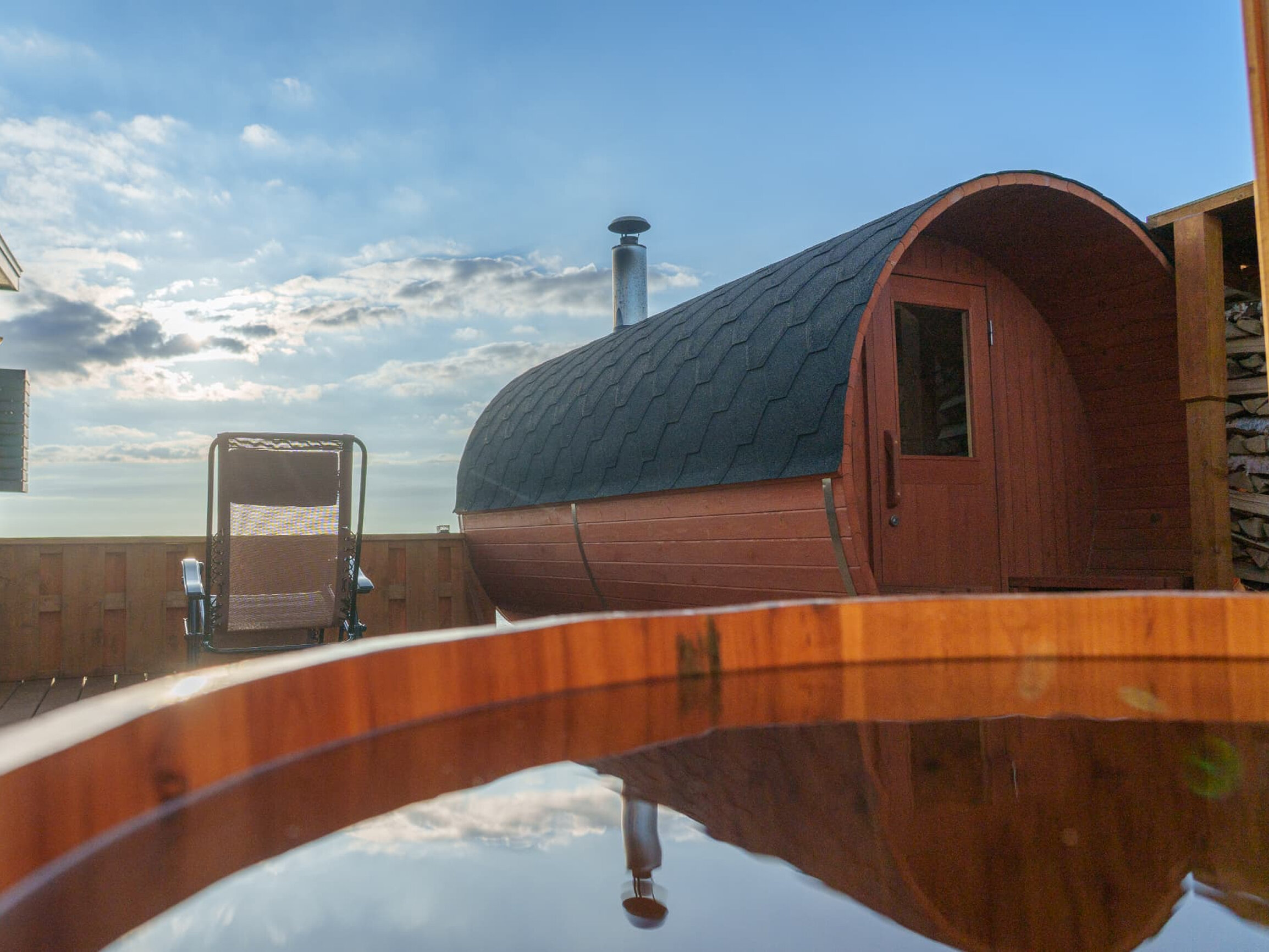 朝のヴィラ外観