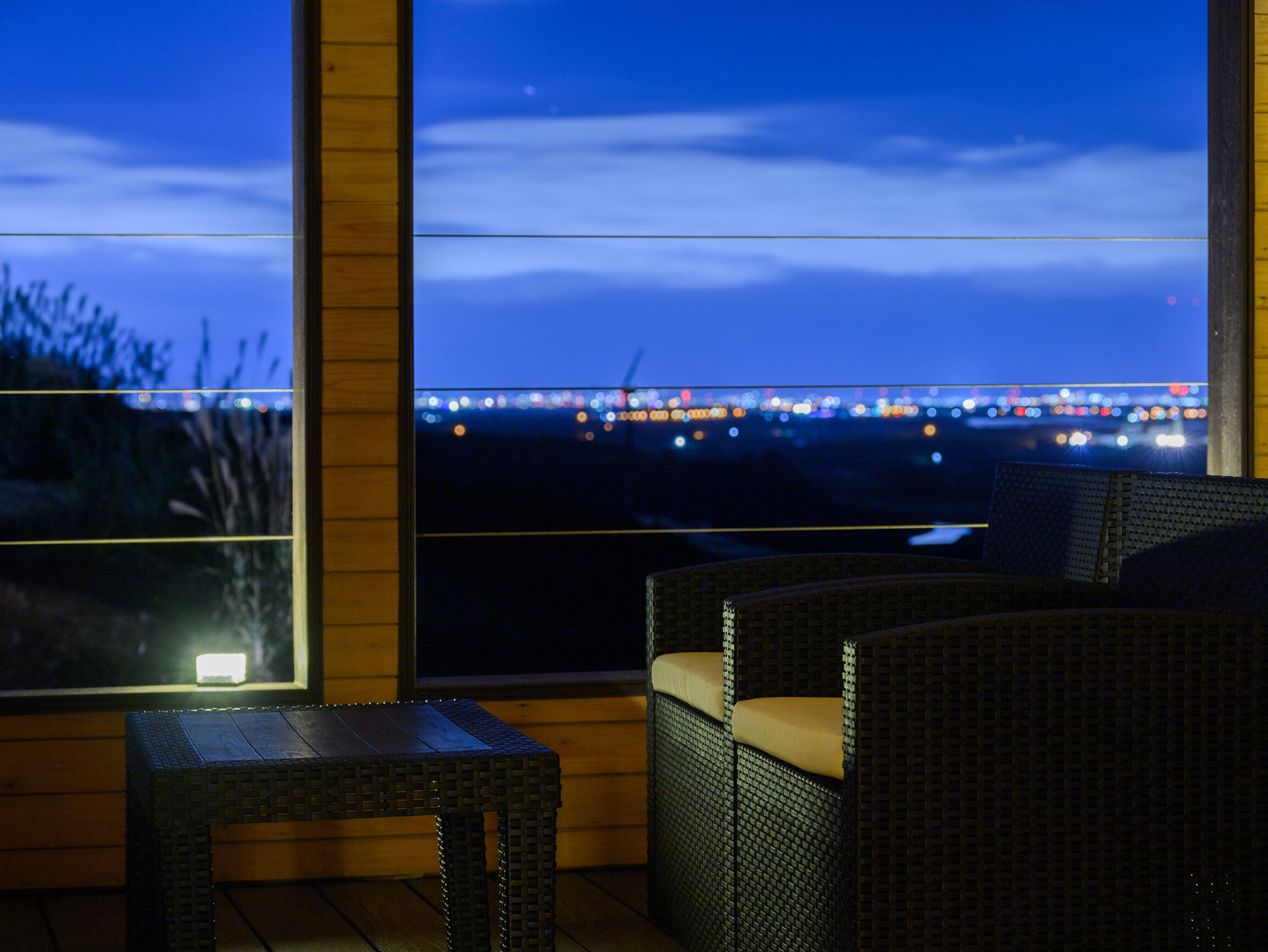 夜のヴィラ外観